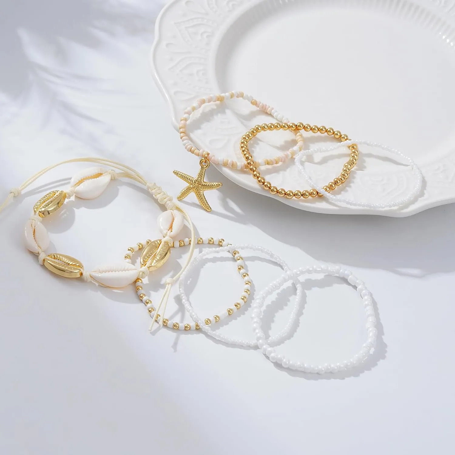 Shell Bracelet Boho Beaded Stretch Bracelets for Women Seashell Strand Bracelets Starfish Charm Jewelry Summer Beach Jewelry Stackable Crystal Gold Beads Bracelet for Women